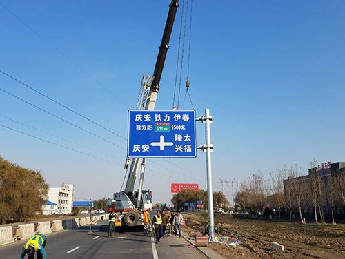 安徽安徽道路护栏网网片该如何进行正确的选购呢？